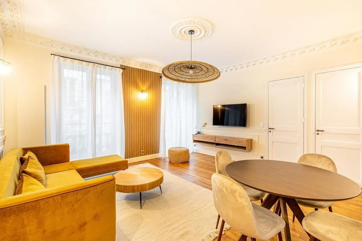 Stay In The Heart Of Le Marais! Paris Apartment