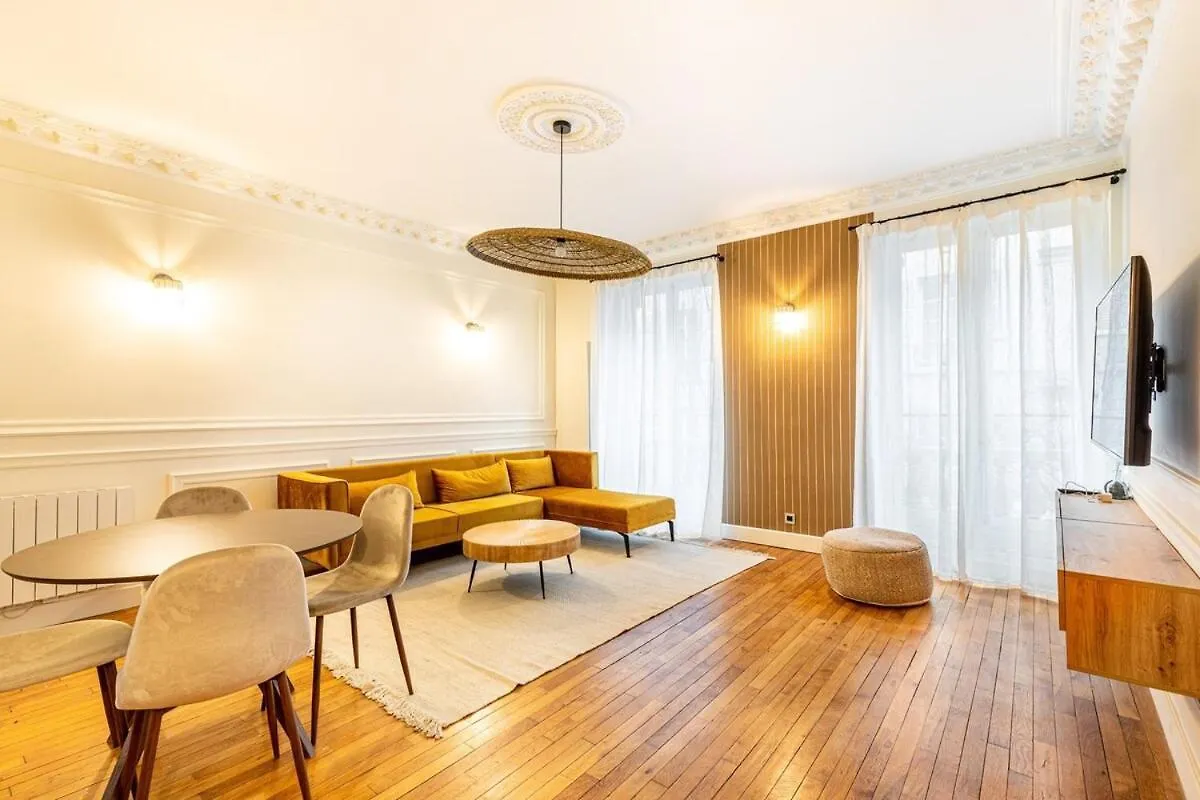 Stay In The Heart Of Le Marais! Paris France