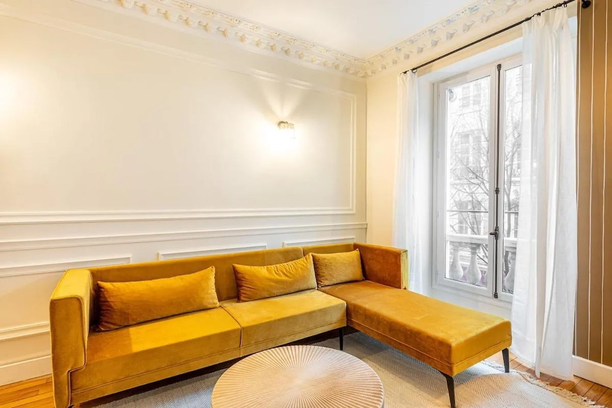 Stay In The Heart Of Le Marais! Paris